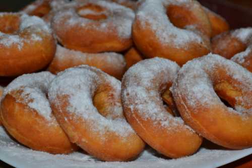 Баурсак это традиционное блюдо казахской кухни, а также башкирской, татарской и других азиатских кухонь